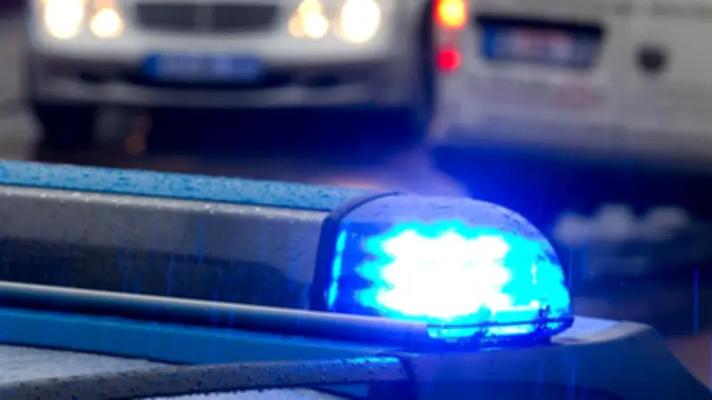 Schwerer Frontalzusammenstoß auf B104 bei Rampe: 40-Jähriger schwer verletzt