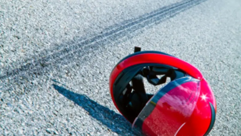 Schwerer Motorradunfall bei Zeitz: 15-jährige Fahrerin per Rettungshubschrauber in Klinik geflogen