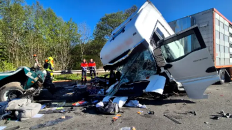 Schwerer Unfall auf A9 bei Bad Dürrenberg: Lkw übersieht Stauende
