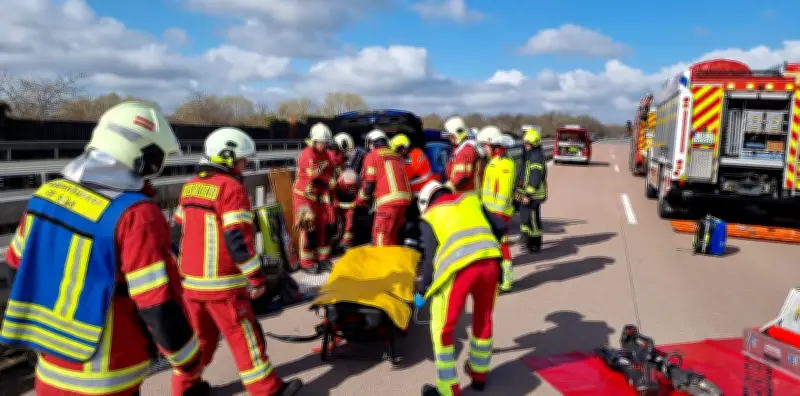 Schwerer Unfall auf A9 bei Dessau: Auto kracht in Leitplanke, zwei Personen eingeklemmt