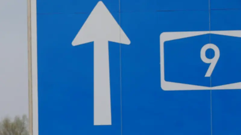 Schwerer Unfall auf A9: Betrunkener Fahrer ohne Führerschein verursacht Kollision mit drei Verletzten