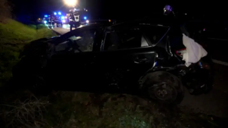 Schwerer Unfall auf der A8: Alkoholverdacht bei Fahrer nach Kollision