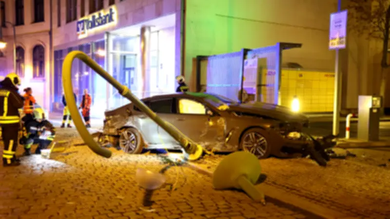 Schwerer Unfall in Halle: Betrunkener Fahrer rast mit 600-PS-BMW durch Innenstadt