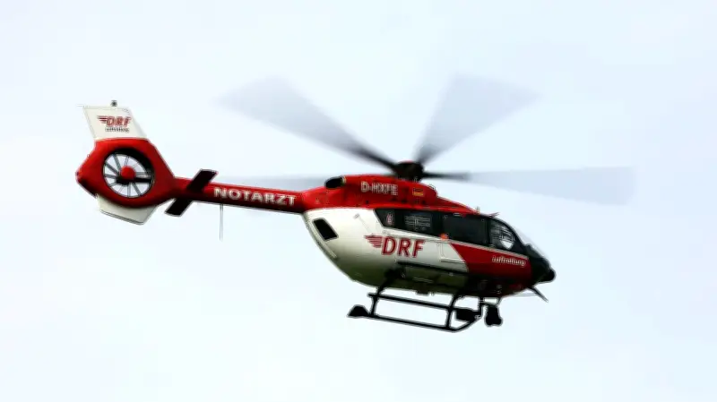 Schwerer Verkehrsunfall bei Ducherow: 22-Jähriger nach Überschlag in Lebensgefahr