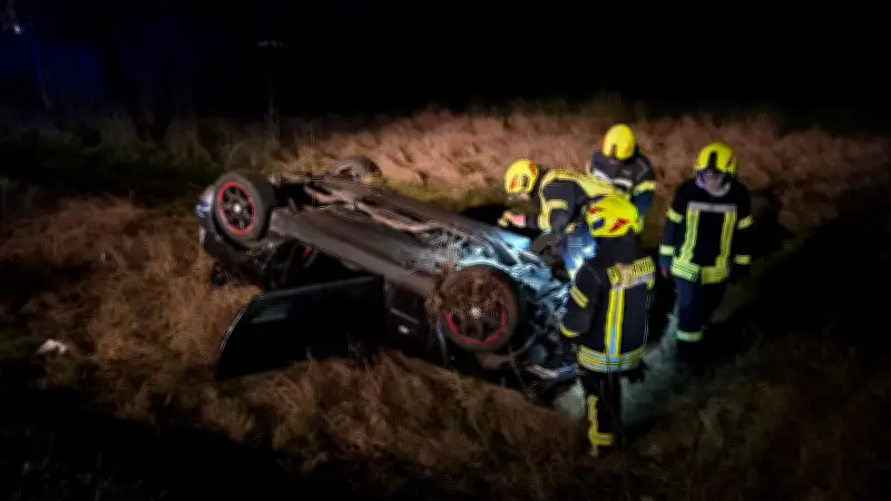 Schwerer Verkehrsunfall im Saalekreis: Auto überschlägt sich auf der L171 bei Hohenweiden