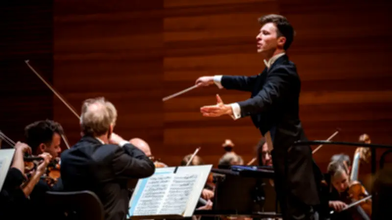 Schwerin erlebt Wochenende voller Klassik, Hardrock und Blaulicht-Abenteuer