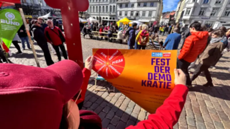 Schwerin feiert Demokratie: Bürgerdialoge auf dem Marktplatz stärken Zusammenhalt