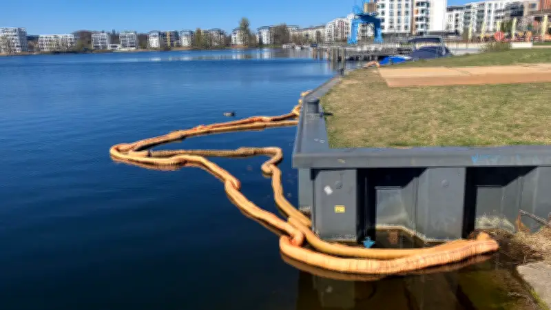 Schwerin: Geborgenes Gammelboot am Ziegelinnensee beendet langen Ärger