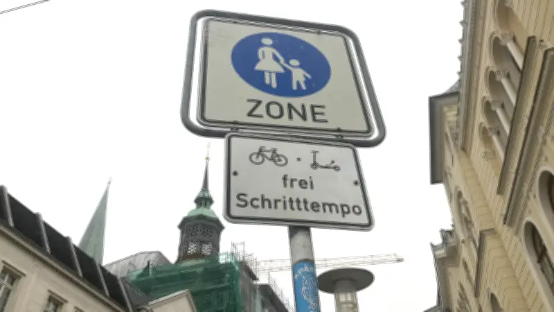 Schwerin testet längere Poller-Öffnungszeiten für Lieferverkehr in Fußgängerzone