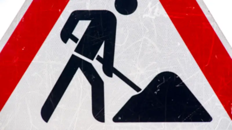 Schweriner Verkehrschaos: Straßenbau und Frauenlauf bringen massive Behinderungen