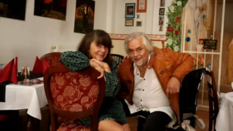 Südharz zeigt Herz: Über 3.000 Euro für neues E-Piano im Anderswelt-Theater Stolberg gespendet