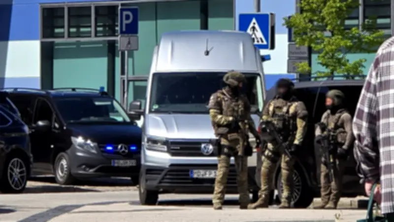 SEK-Einsatz an Bernburger Schule: Polizeihubschrauber im Großeinsatz