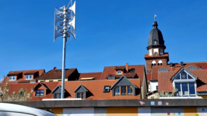 Sirene am Warener Hafen sorgt bei Probealarm für Aufsehen