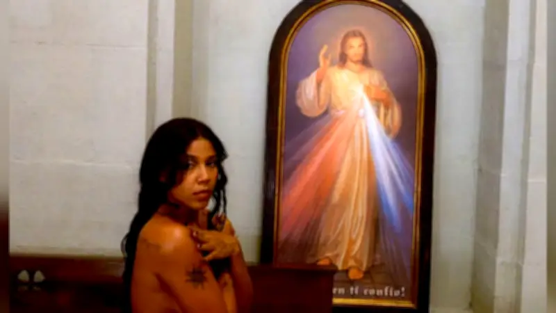 Skandal in Spanien: Rapperin dreht freizügiges Video in aktiver Kirche