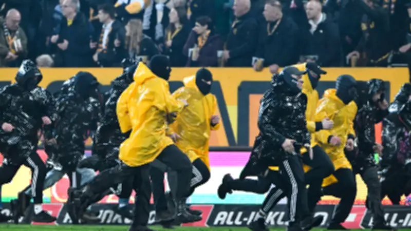 Skandal-Video aus Dresden: Gewalt-Szenen bei Dynamo gegen Hertha BSC schockieren Fußball-Deutschland