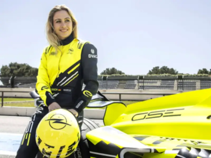 Sophia Flörsch begeistert: Neuer Formel-E-Bolide mit über 810 PS hat "richtig Wumms"