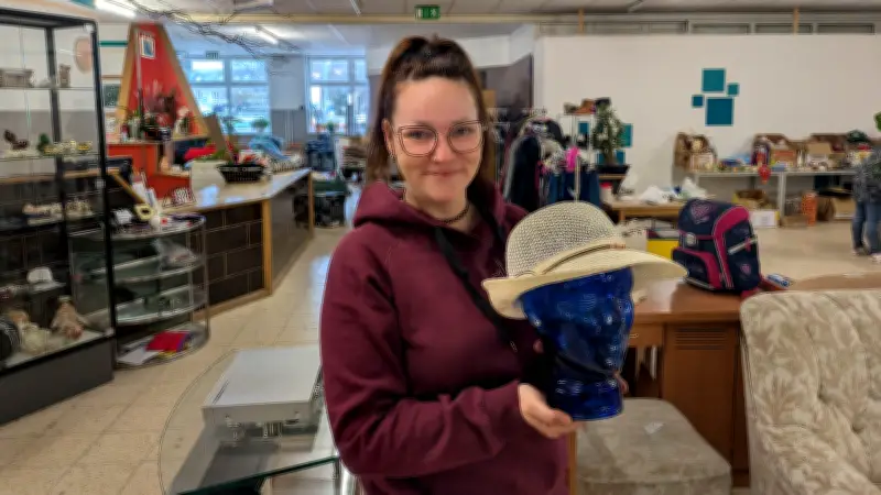 Sozialkaufhaus in Anklam schließt: Kleidung für zehn Cent im Ausverkauf – ein sozialer Treffpunkt verschwindet