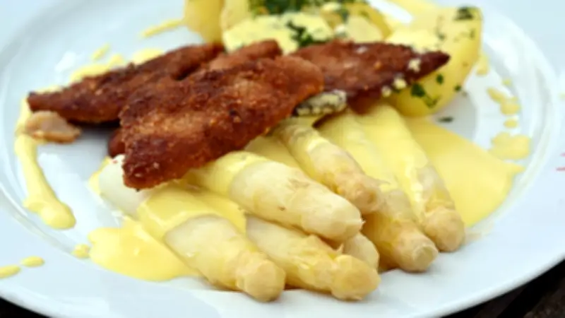 Spargel-Kochgeheimnis: Diese eine Zutat verhindert zähen Genuss