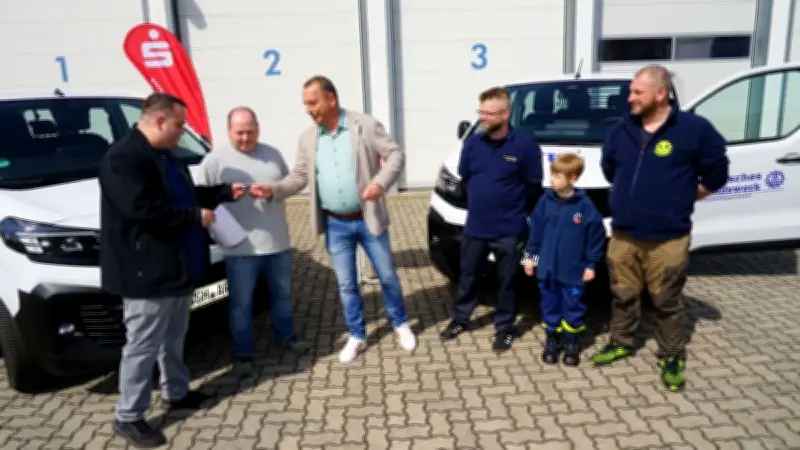 Sparkasse Mansfeld-Südharz spendet Vereinsbusse an SV Alemania Riestedt und THW Sangerhausen