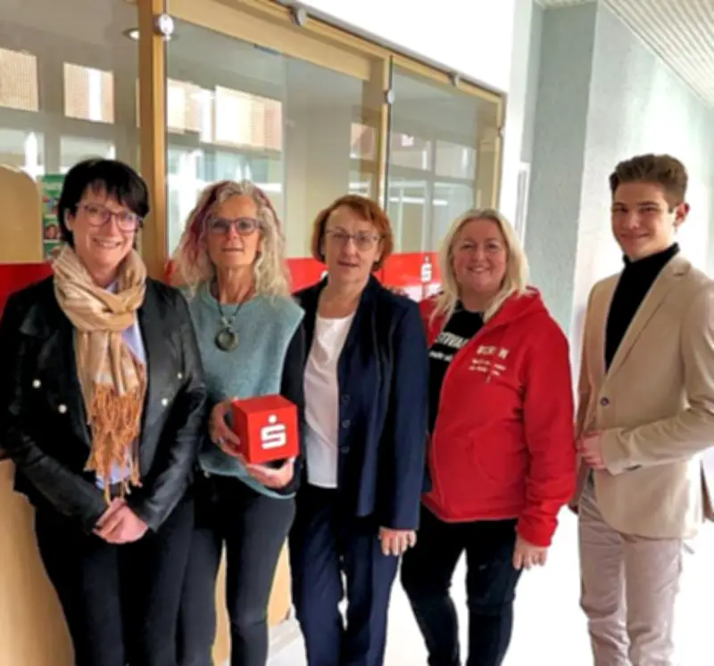 Sparkasse Roßlau eröffnet Ausweichquartier nach Wasserschaden in Hauptfiliale