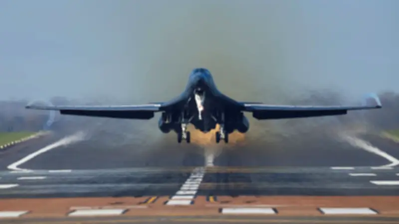 Spektakuläre US-Rettungsaktion im Iran: Vier Bomber warfen 100 schwere Bomben ab