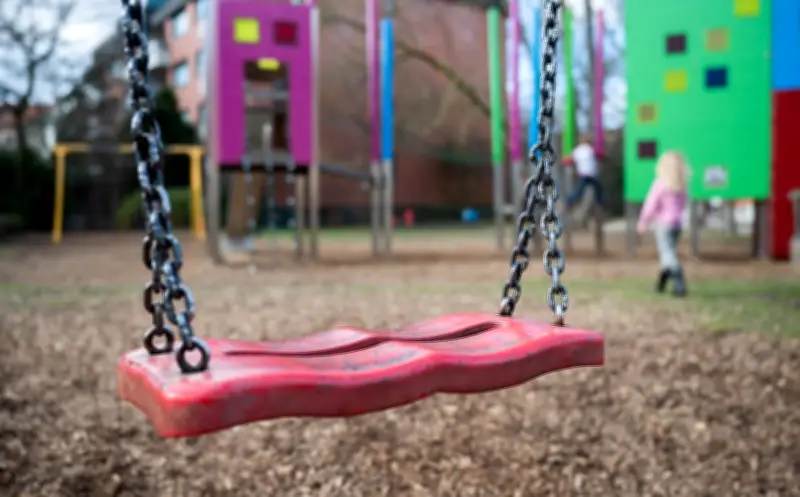 Spielplatz-Check im Frühjahr: So startet die Saison sicher für Kinder