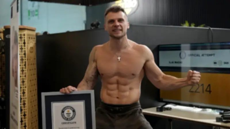 Sport-Influencer bricht Liegestütz-Weltrekord auf der FIBO