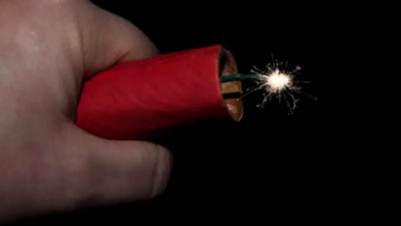 Sprengung eines Stromverteilerkastens im Burgenlandkreis durch Unbekannte