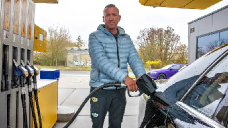 Spritpreisbremse sorgt für Frust an Tankstellen: Preise steigen trotz neuer Regelung