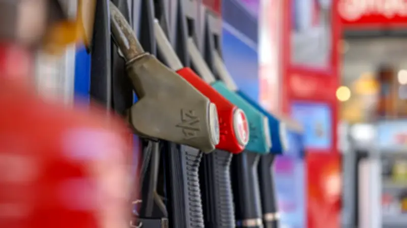 Spritpreise sinken erstmals seit zwei Wochen - Diesel-Serie von zwölf Anstiegen beendet