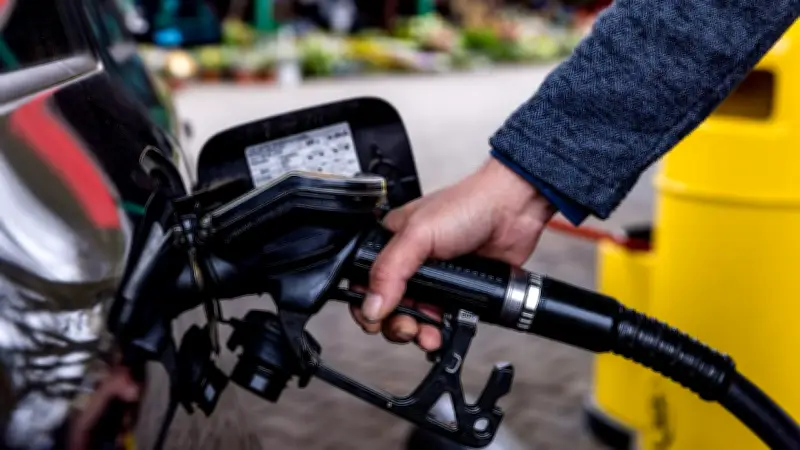 Spritpreise steigen: Mittagssprung macht Tanken teurer