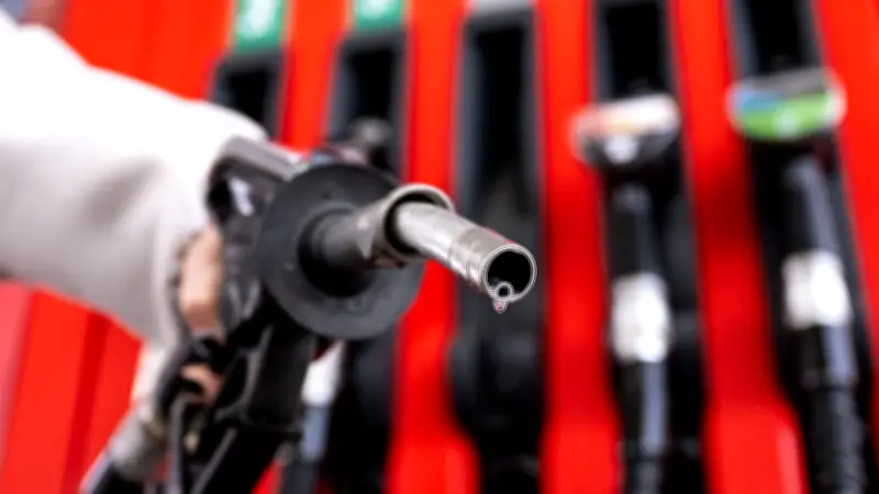 Spritpreise steigen trotz neuem Tankgesetz: Politik wird als naiv kritisiert