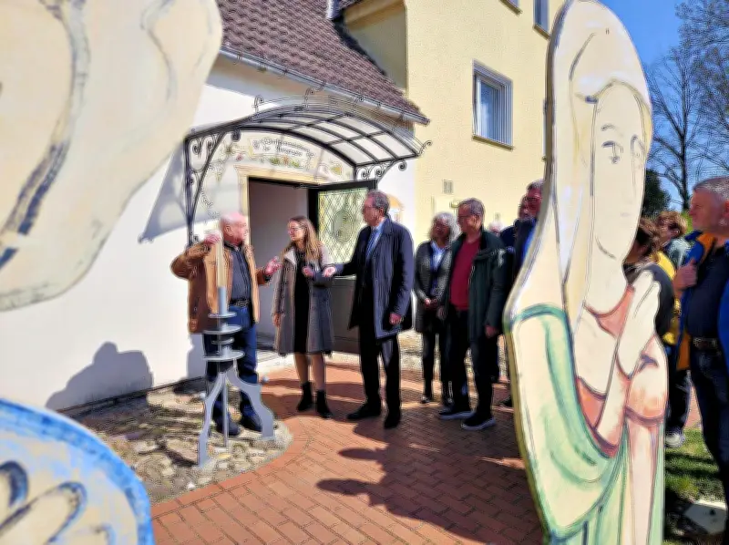 Staatssekretär Rüdiger Malter besucht Leader-Region Reppichau: Kunstprojekt überwältigt