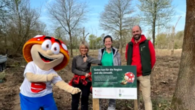 Stadtsparkasse Dessau pflanzt 3.000 Bäume mit 120 Helfern für Klimaschutz