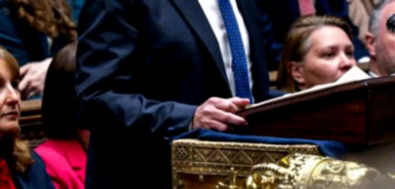 Starmer in der Mandelson-Affäre: Premierminister gerät bei Sondersitzung ins Stottern