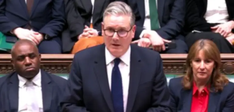 Starmer in der Mandelson-Affäre: Premierminister räumt Fehler ein, Rücktrittsforderungen mehren sich