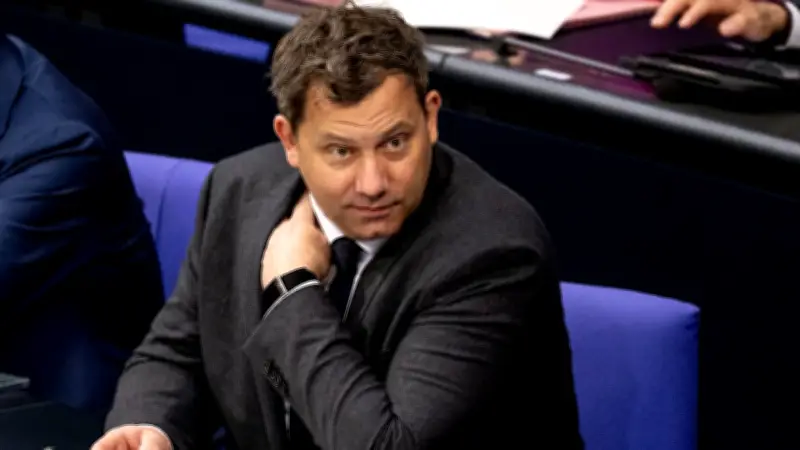 Steuerlast: Reiche zahlen 45 Prozent, Geringverdiener 18 Prozent