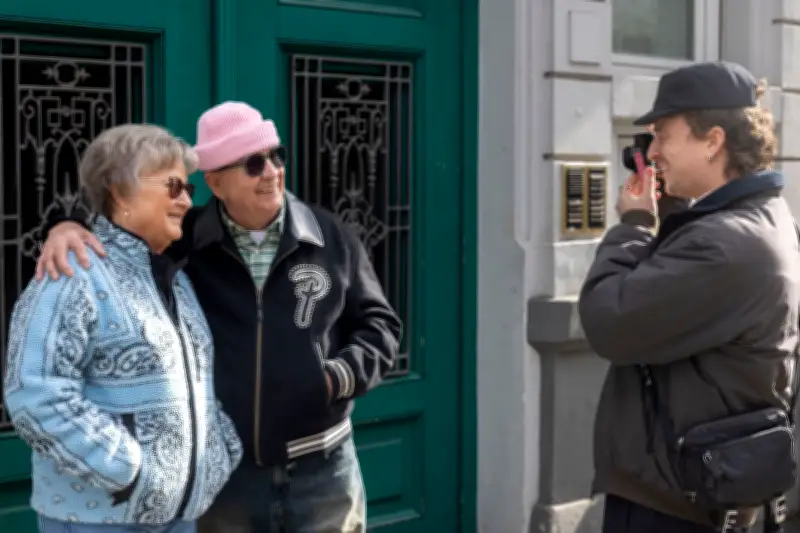 Streetwear-Star mit 80: „Gramps“ und Ehefrau Angela begeistern Millionen im Netz