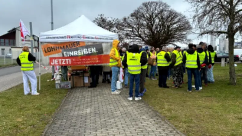 Streik bei Getränkehersteller MEG in Leißling: 200 Beschäftigte protestieren vor Werkstoren