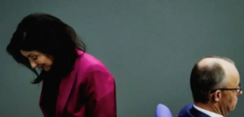 Streit um Spritpreise: Merz zeigt sich befremdet über Kritik von Reiche