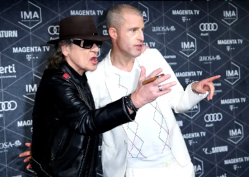 Stuckrad-Barre macht Udos Spitznamen 'Stuckiman' zum offiziellen Künstlernamen im Pass