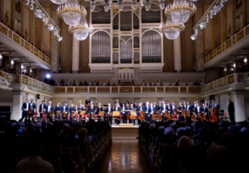 Studie enthüllt: Raumfarbe beeinflusst Klangwahrnehmung in Konzertsälen