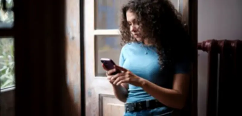 Studie: Viele junge Menschen suchen Hilfe bei KI-Chatbots