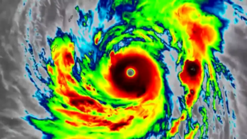 Super-Taifun Sinlaku bedroht Pazifik: Guam beschädigt, Touristen auf Saipan und Tinian festsitzend