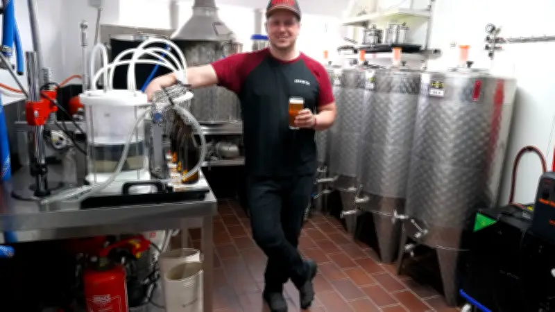 Tag des Bieres 2026: Hettstedter Garage produziert 6.000 Liter Craftbier jährlich