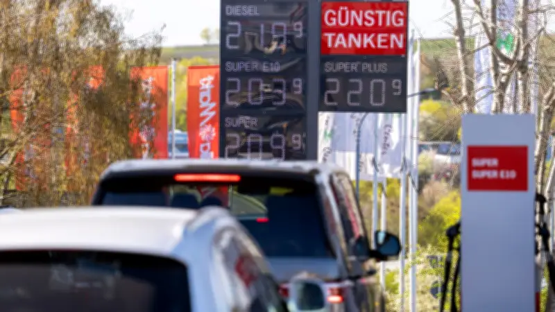 Tank-Entlastung: Werden die 17 Cent wirklich an der Zapfsäule spürbar?