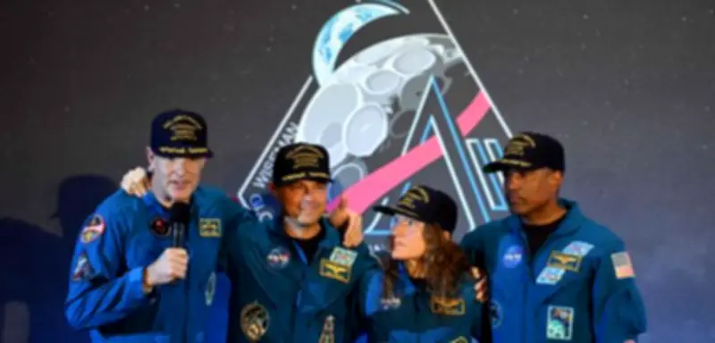 Tankrabatt und Artemis-Mission: Eine Kolumne über Sprit und Spirit