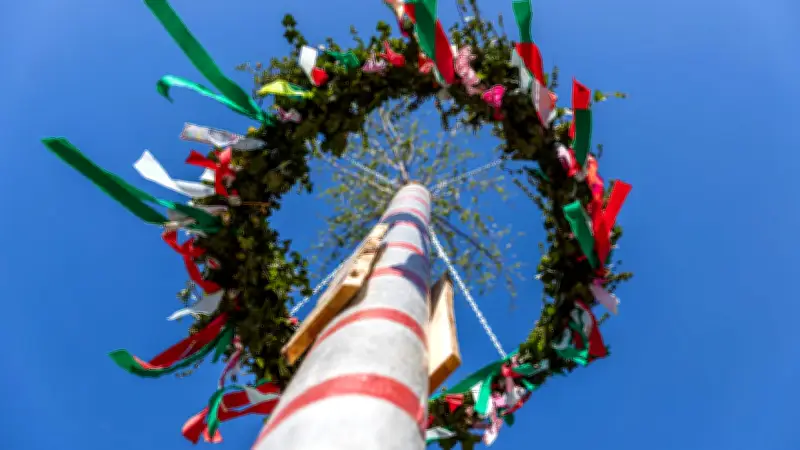 Tanz in den Mai: Warme Kleidung trotz Frühlingswärme nötig