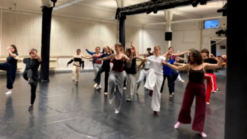 Tanz und Ping Pong: Jugendliche aus Frankreich und Neustrelitz vereint