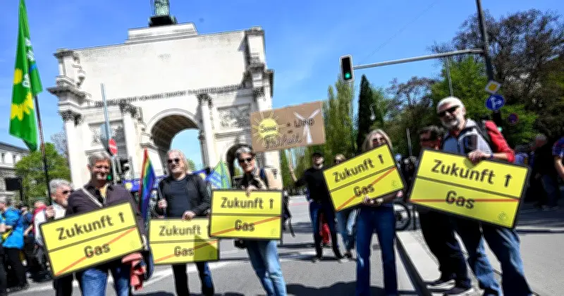 Tausende demonstrieren in München gegen Ökostrom-Kürzungen von Wirtschaftsministerin Reiche